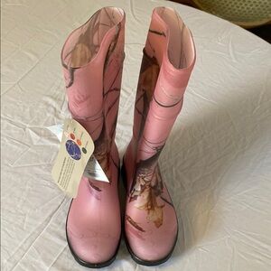 Realtree Pink Winter and Rain Boots with Tall Design